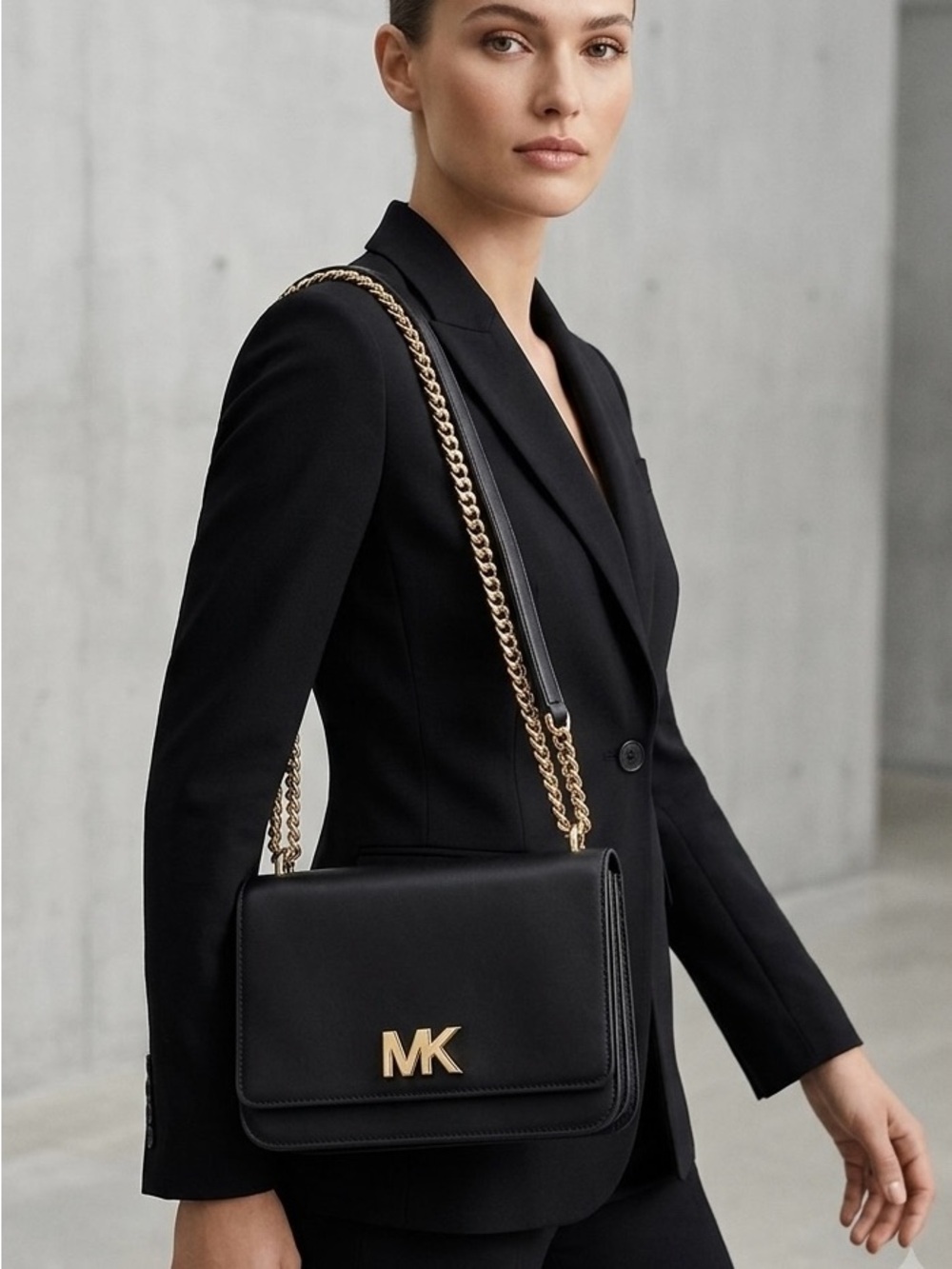 Michael Kors Black Leather Shoulder Bag with Gold Chain - Picture 1 of 10